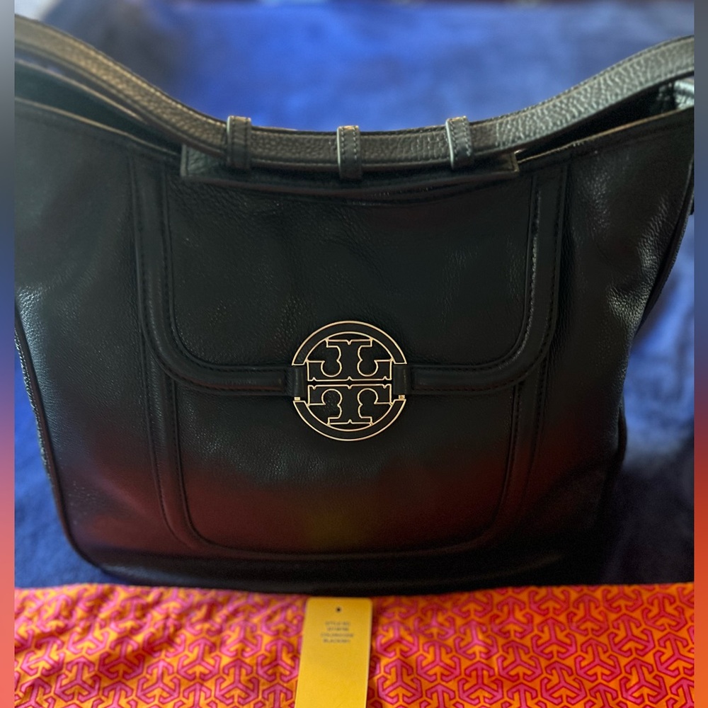 New Tory Burch Amanda Hobo in black pebbled leather handbag